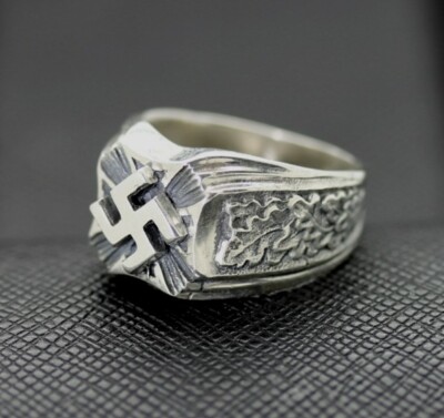 WW2 German ring swastika symbol oakleaf